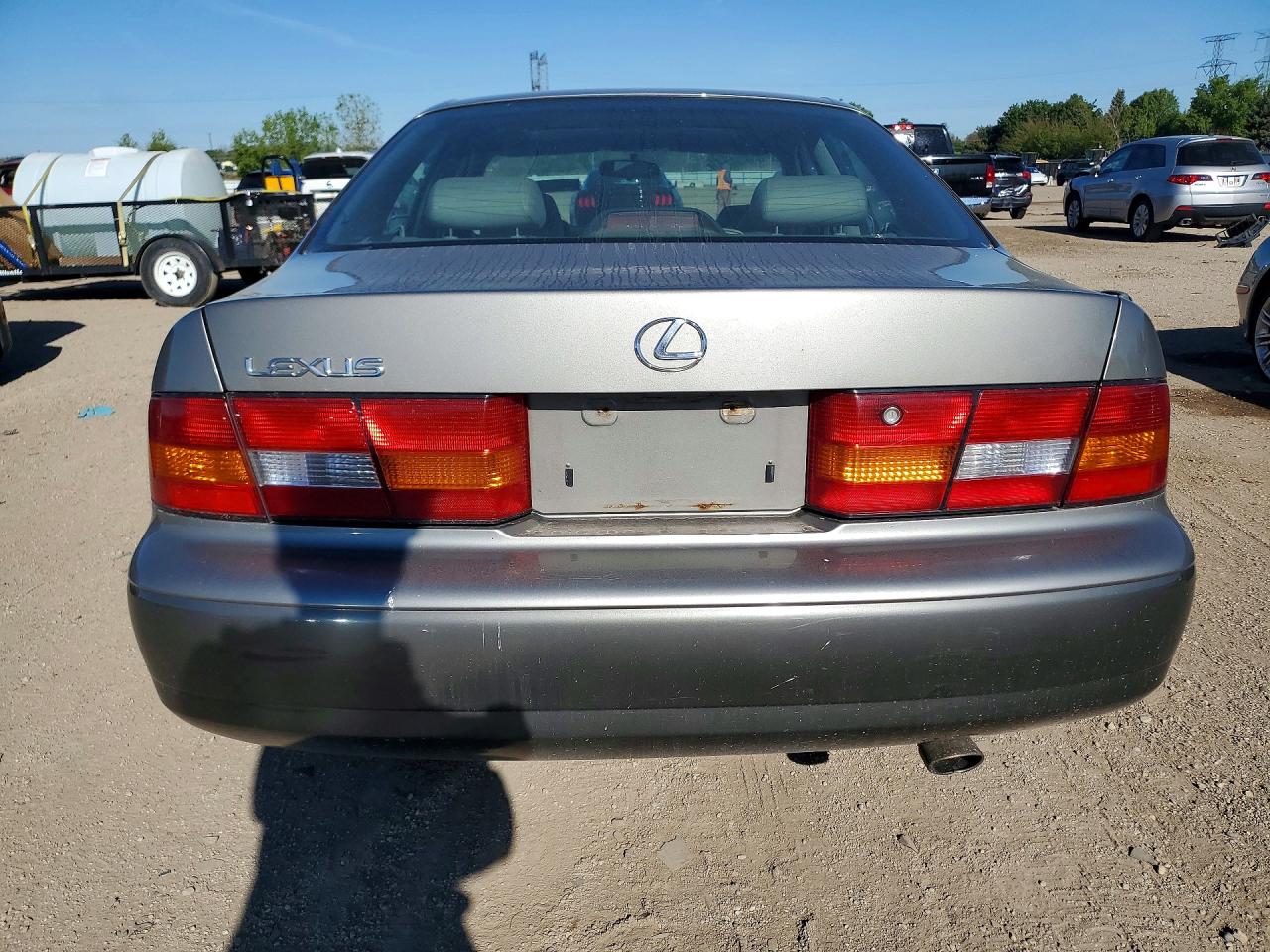 1998 LEXUS ES 300 photo 16