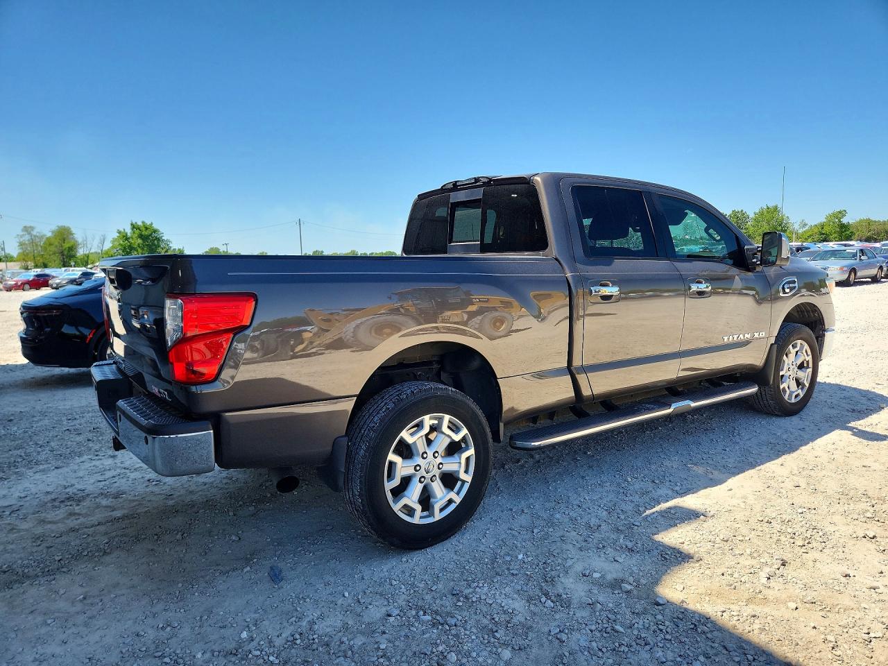 2016 NISSAN TITAN XD SL photo 5