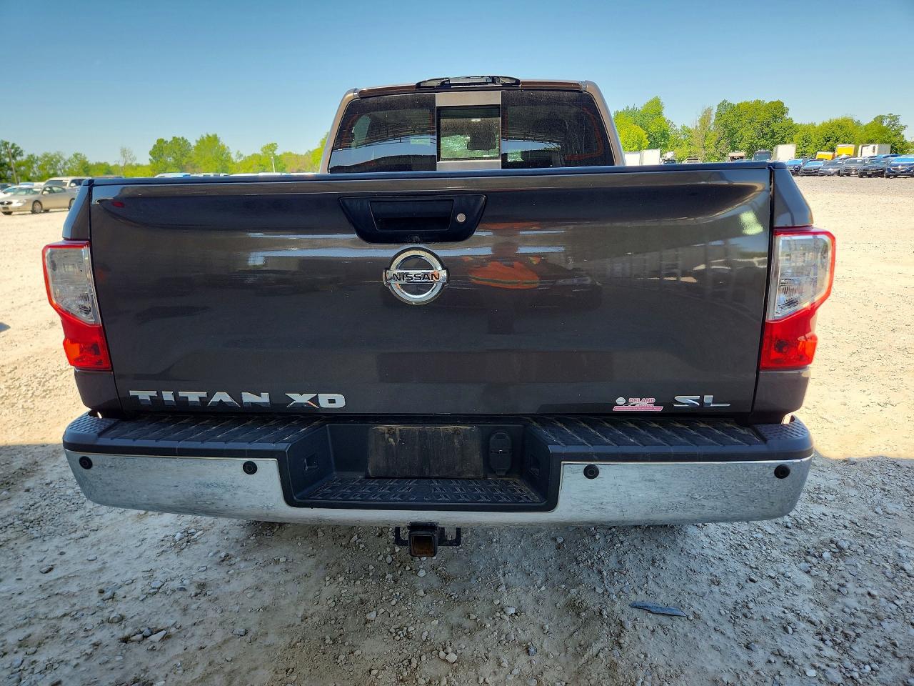 2016 NISSAN TITAN XD SL photo 11