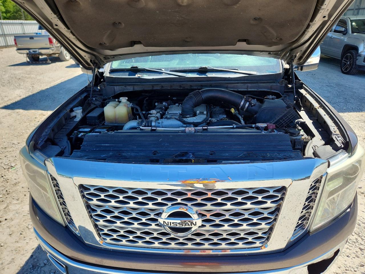 2016 NISSAN TITAN XD SL photo 21