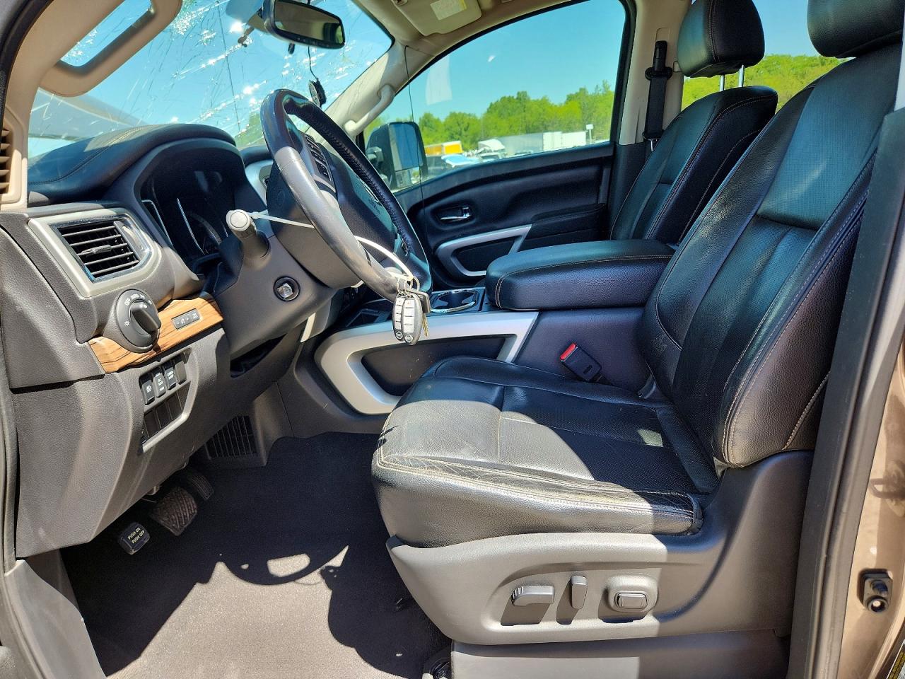 2016 NISSAN TITAN XD SL photo 13