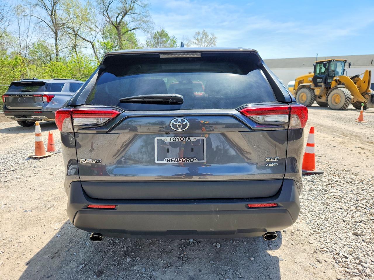 2021 TOYOTA RAV4 XLE photo 11