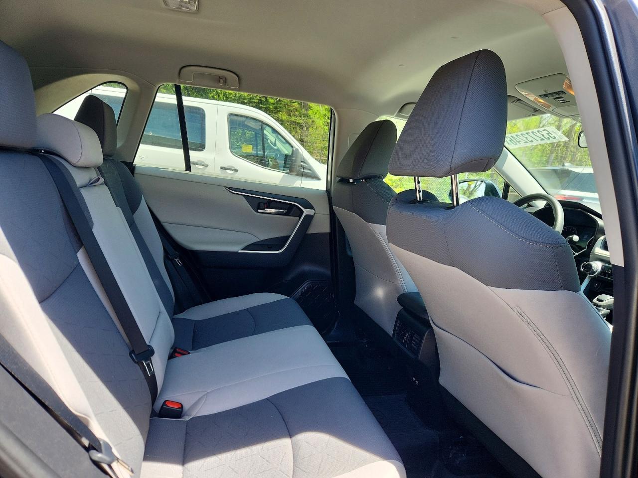 2021 TOYOTA RAV4 XLE photo 21
