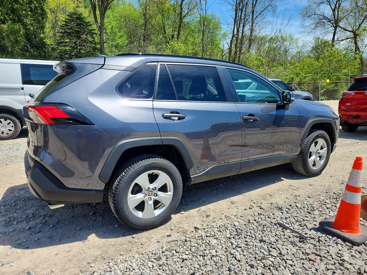 2021 TOYOTA RAV4 XLE photo 5