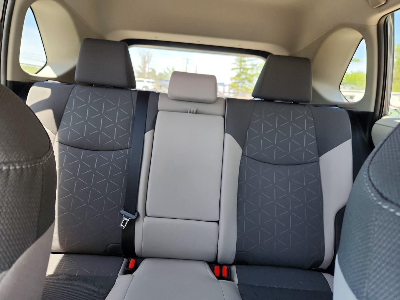 2021 TOYOTA RAV4 XLE photo 19