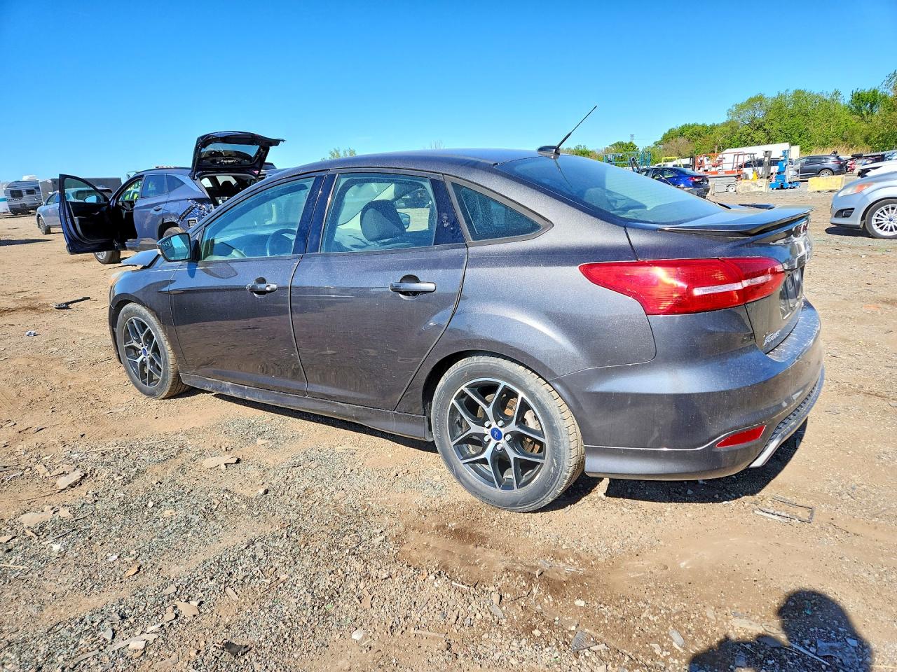 2015 FORD FOCUS SE photo 3