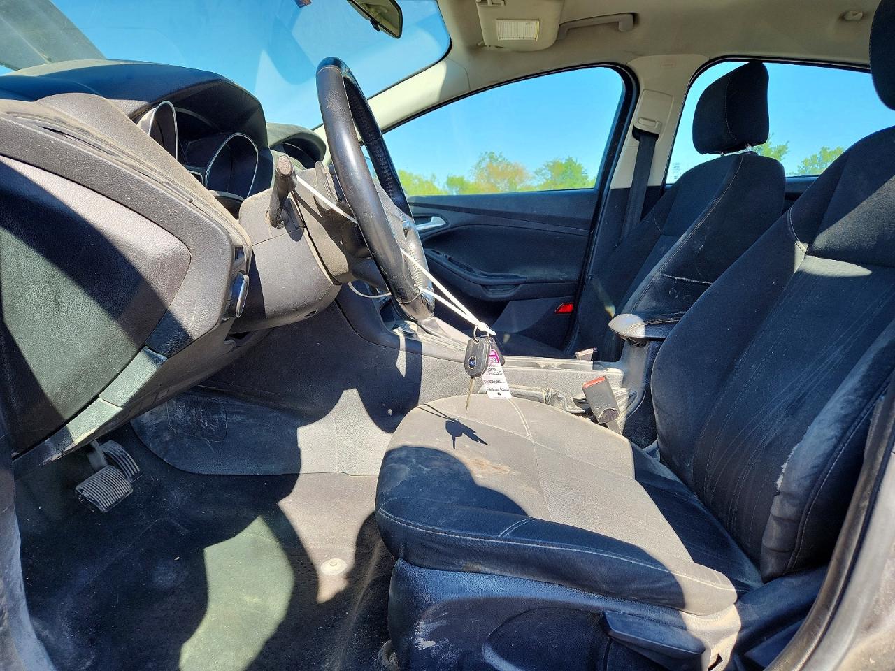 2015 FORD FOCUS SE photo 13