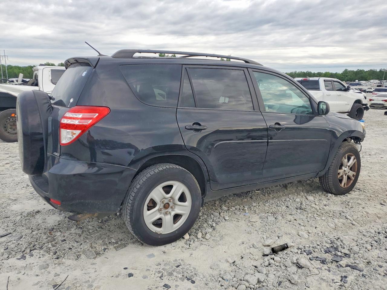 2011 TOYOTA RAV4 BASE photo 7