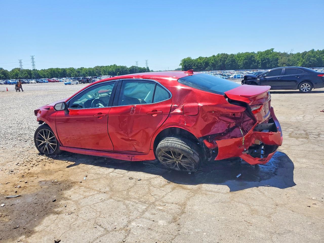 2022 TOYOTA CAMRY SE photo 3