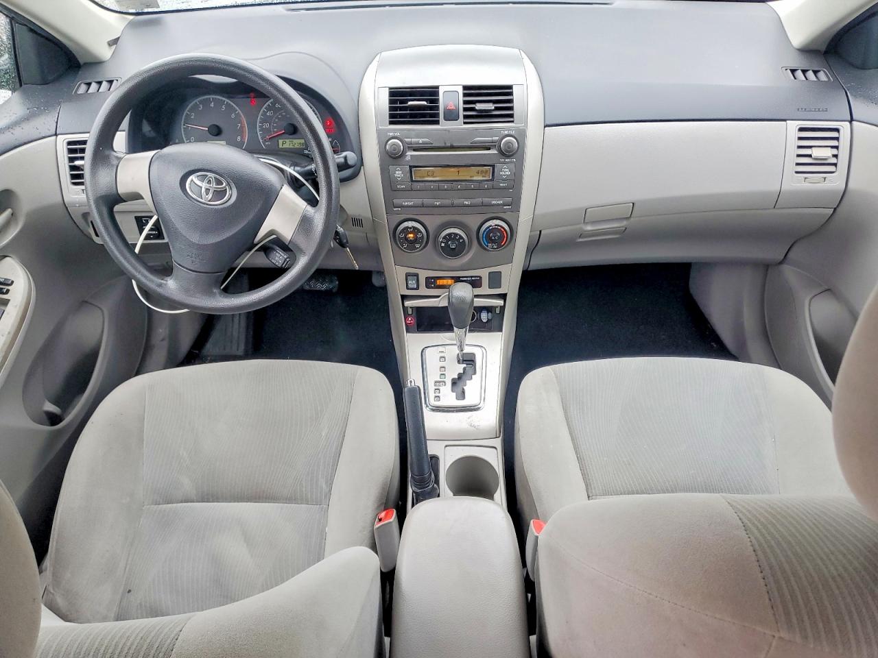2011 TOYOTA COROLLA LE photo 15