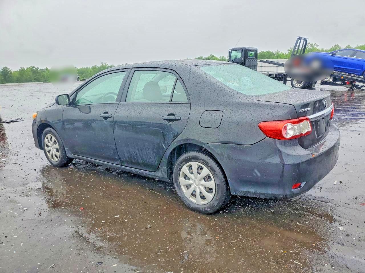 2011 TOYOTA COROLLA LE photo 3