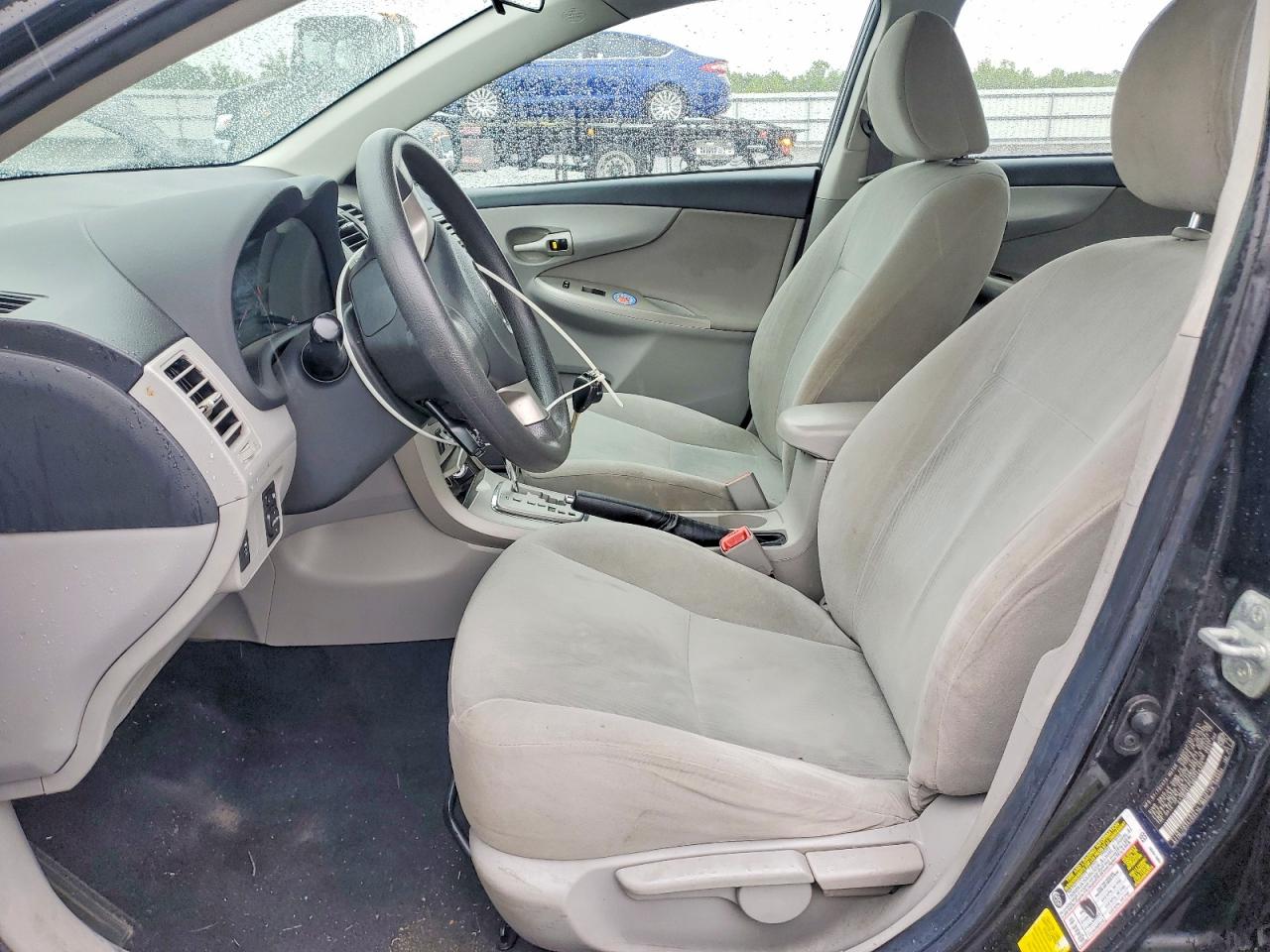 2011 TOYOTA COROLLA LE photo 13