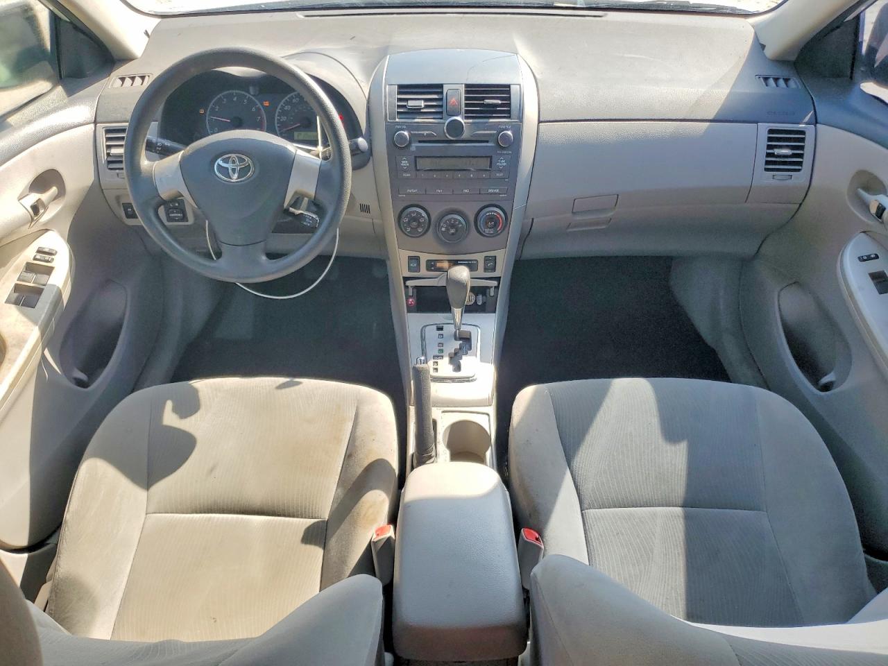 2011 TOYOTA COROLLA LE photo 15