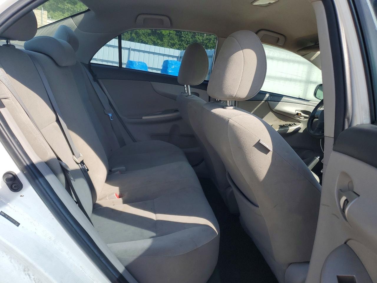 2011 TOYOTA COROLLA LE photo 19