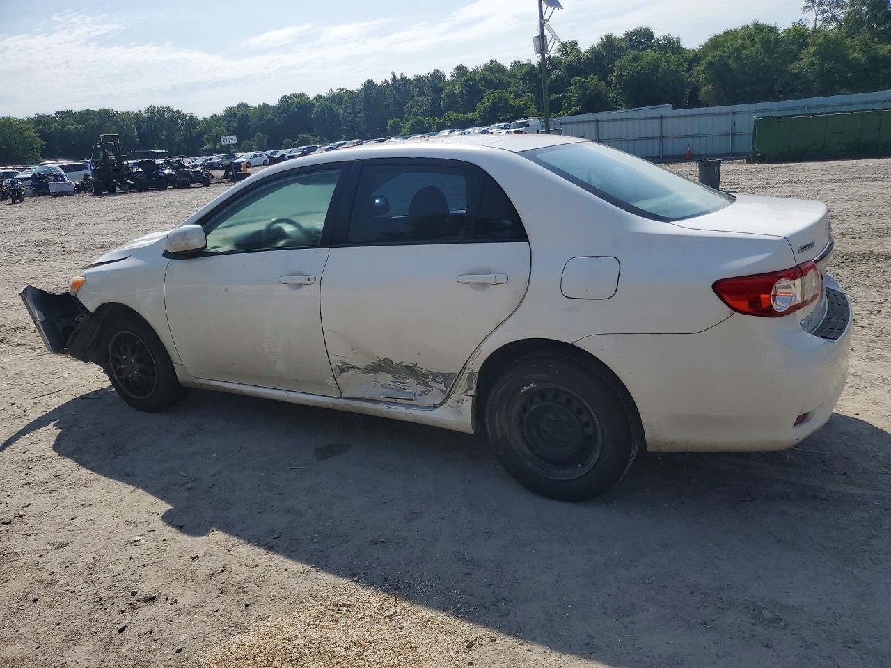2011 TOYOTA COROLLA LE photo 3