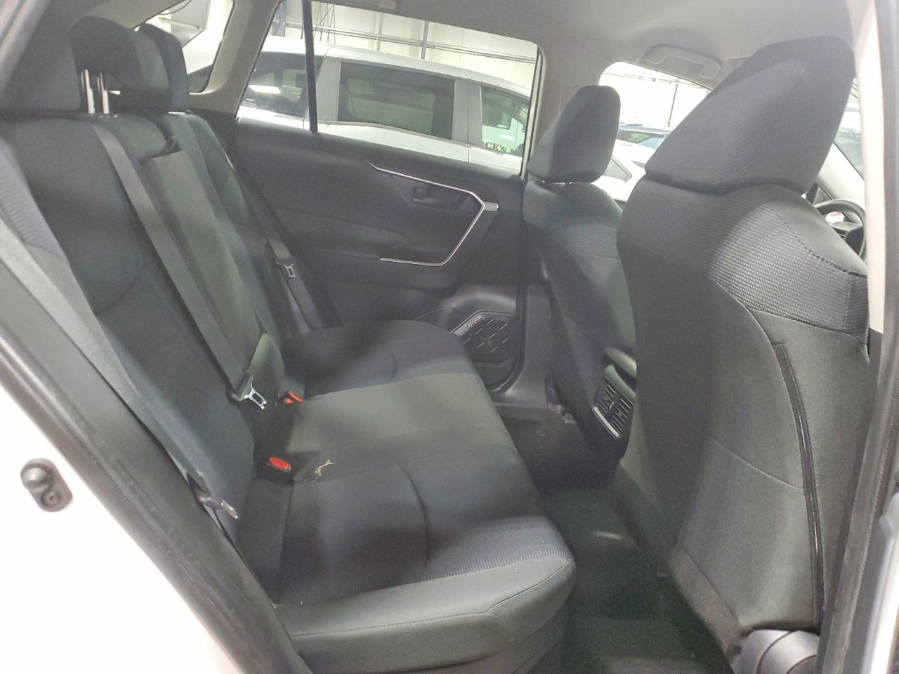2019 TOYOTA RAV4 LE photo 19