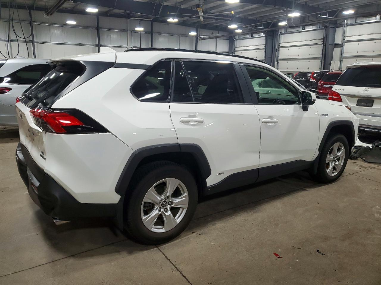2019 TOYOTA RAV4 LE photo 5