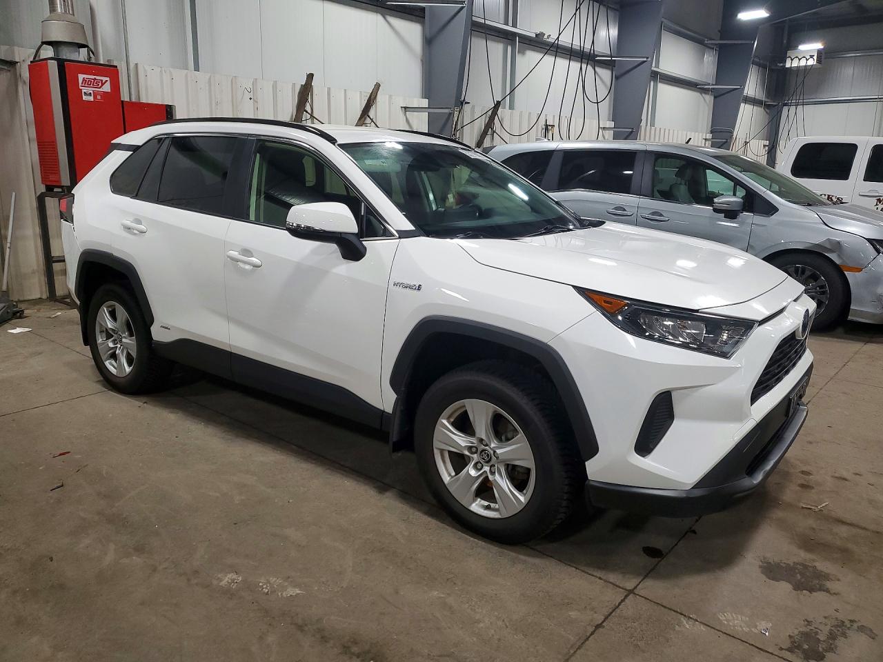 2019 TOYOTA RAV4 LE photo 7