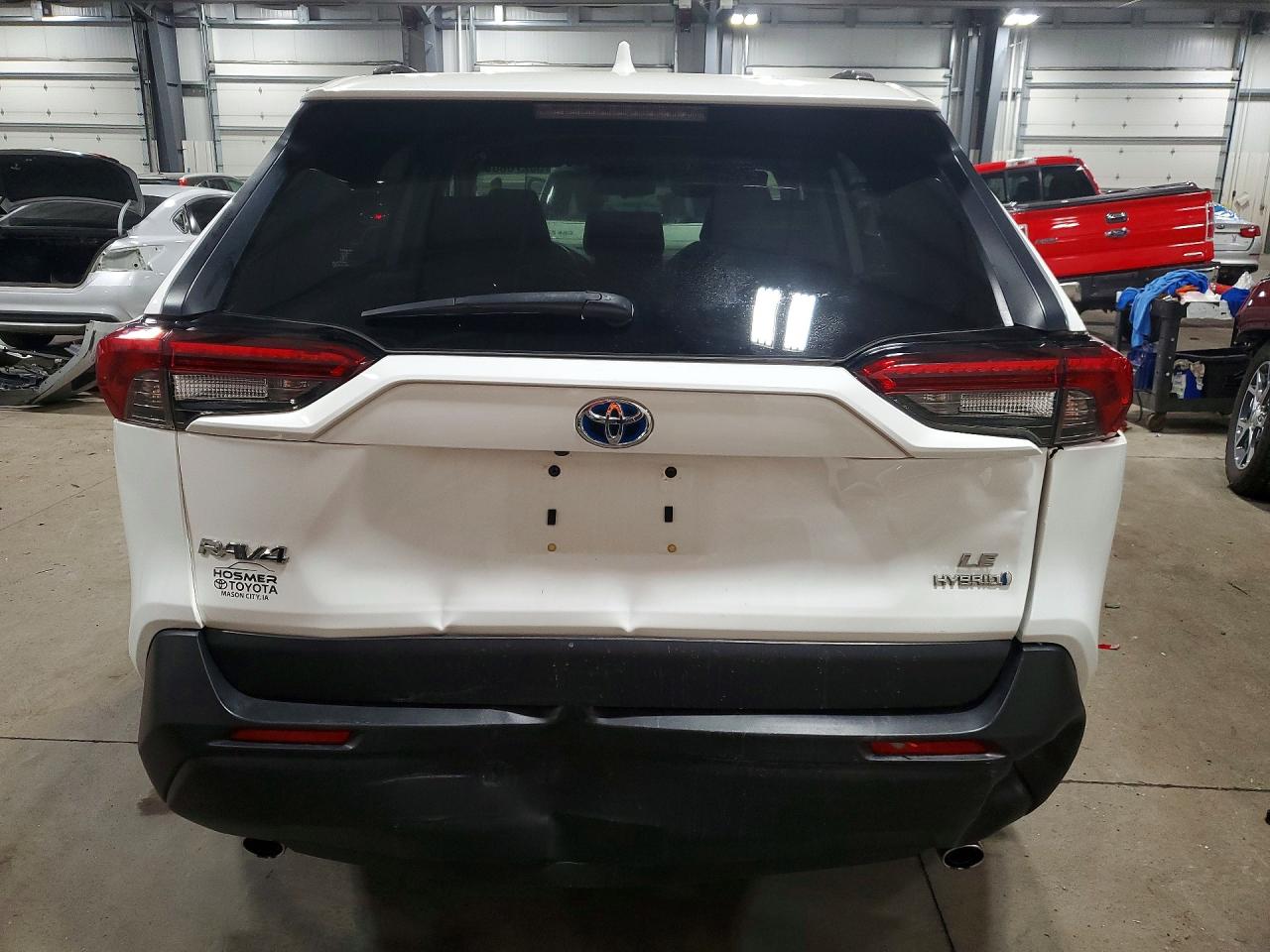 2019 TOYOTA RAV4 LE photo 11