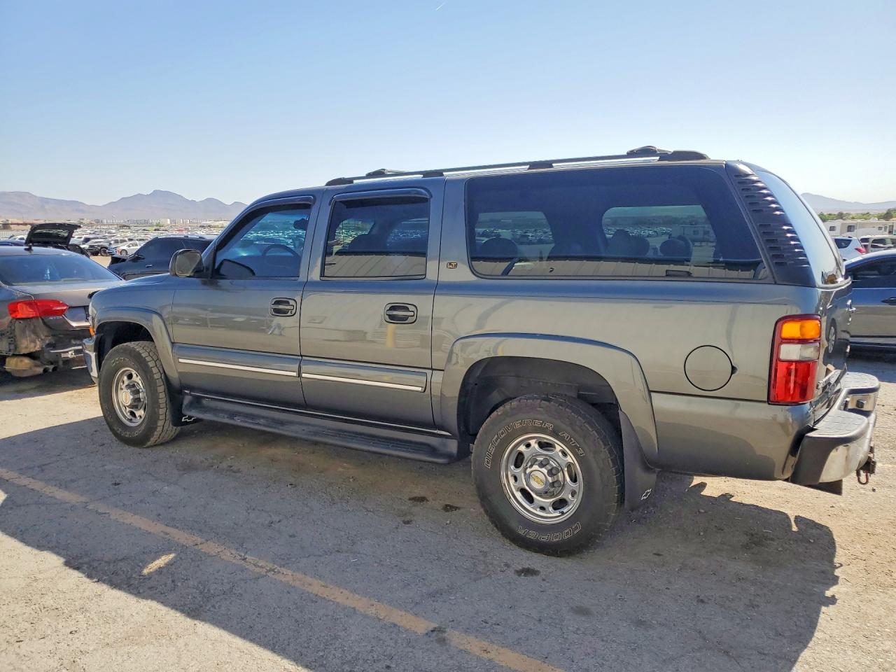 2001 CHEVROLET SUBURBAN K2500 photo 3