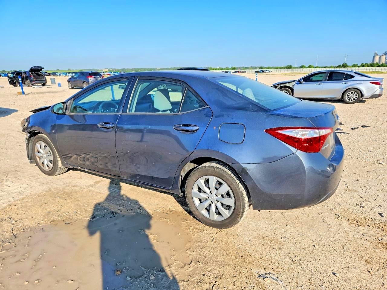 2016 TOYOTA COROLLA LE photo 4