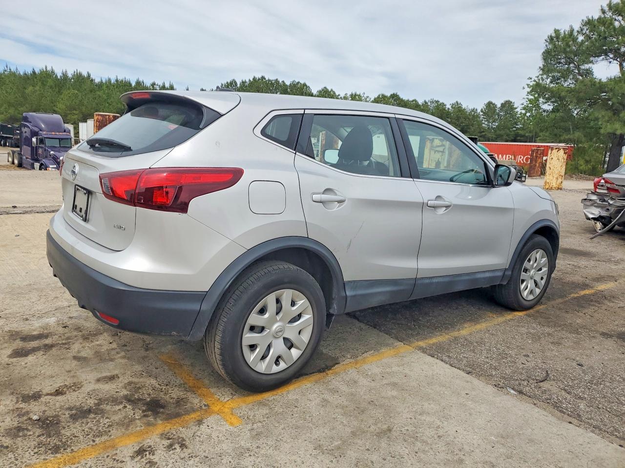 2019 NISSAN ROGUE SPORT S photo 3