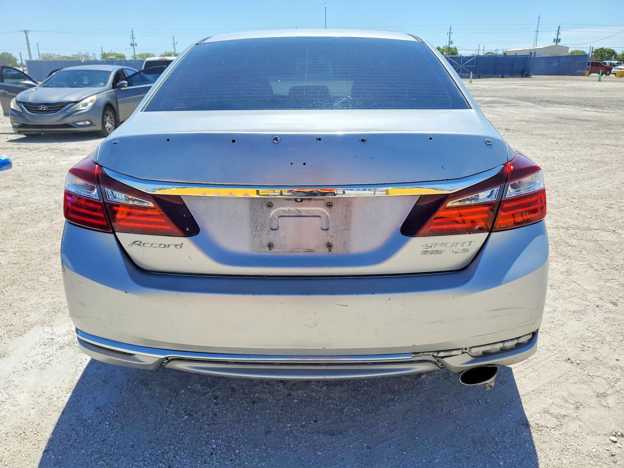 2017 HONDA ACCORD LX photo 11