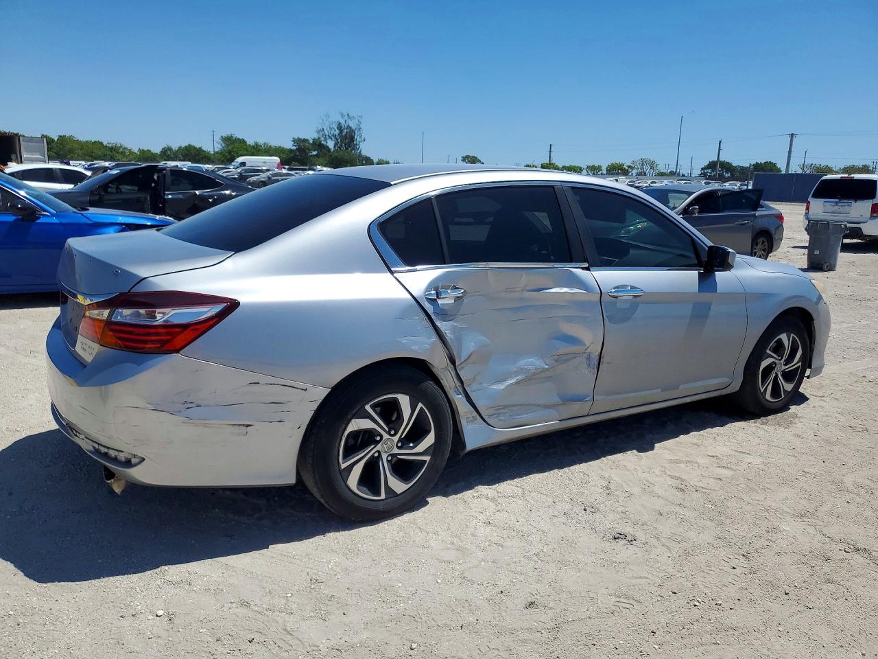 2017 HONDA ACCORD LX photo 5