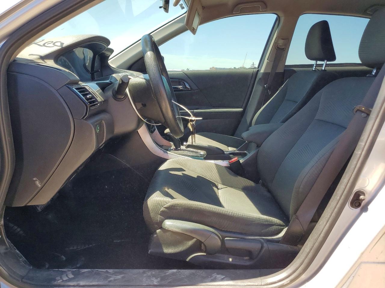 2017 HONDA ACCORD LX photo 13