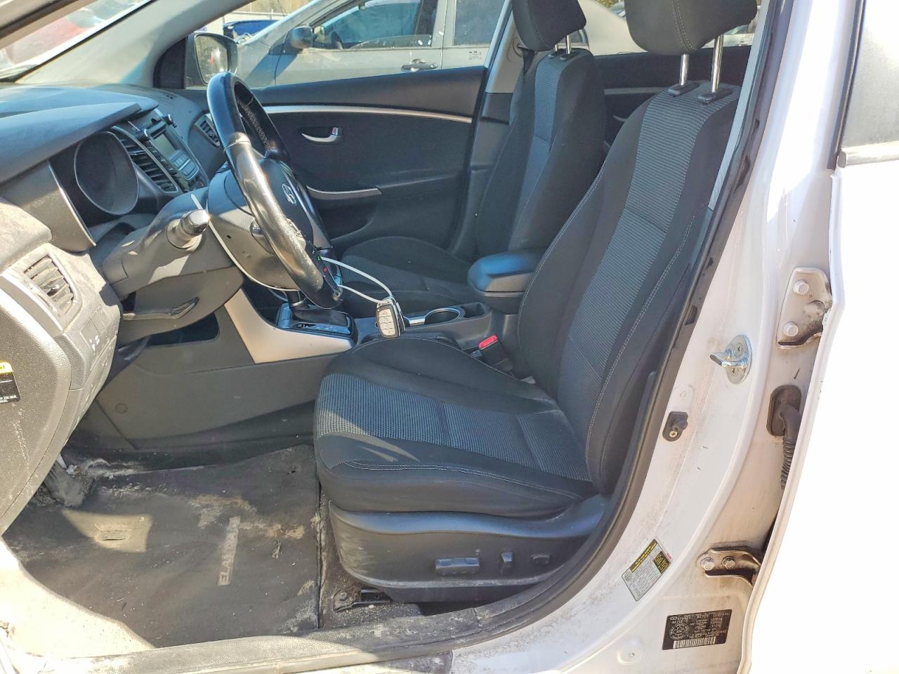 2016 HYUNDAI ELANTRA GT BASE photo 13
