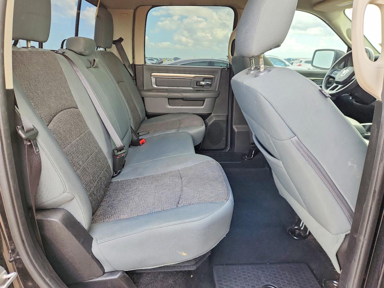 2016 RAM 1500 SLT photo 28
