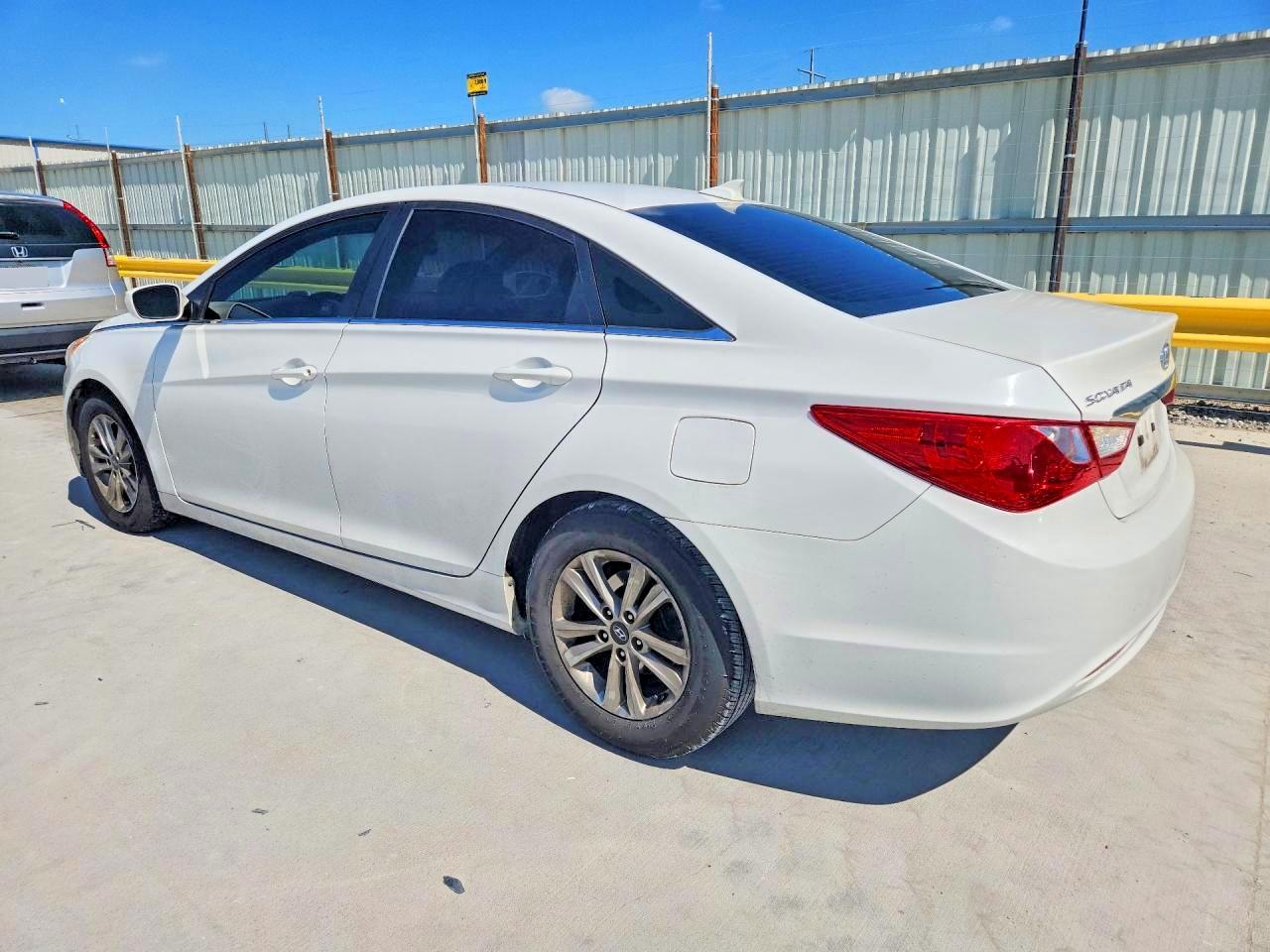 2012 HYUNDAI SONATA photo 4