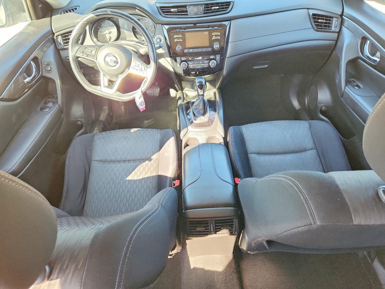2017 NISSAN ROGUE SV photo 8
