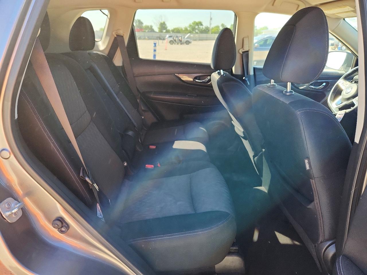 2017 NISSAN ROGUE SV photo 11