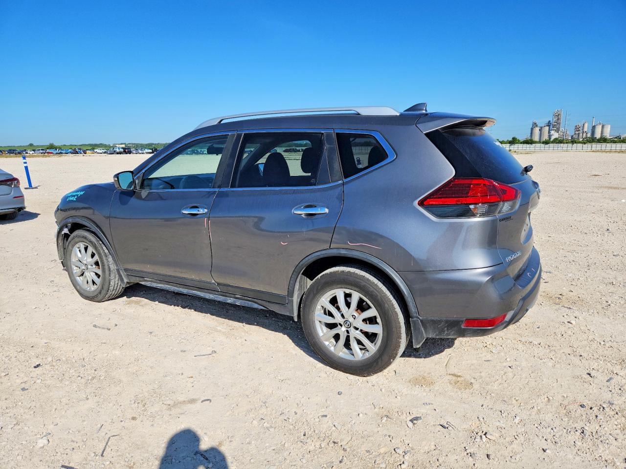 2017 NISSAN ROGUE SV photo 2