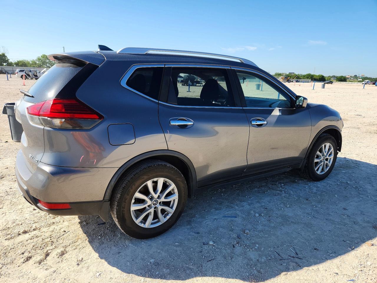 2017 NISSAN ROGUE SV photo 3