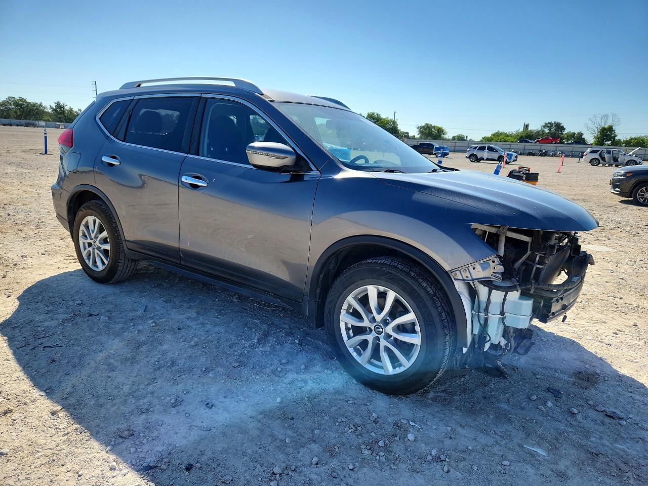 2017 NISSAN ROGUE SV photo 4