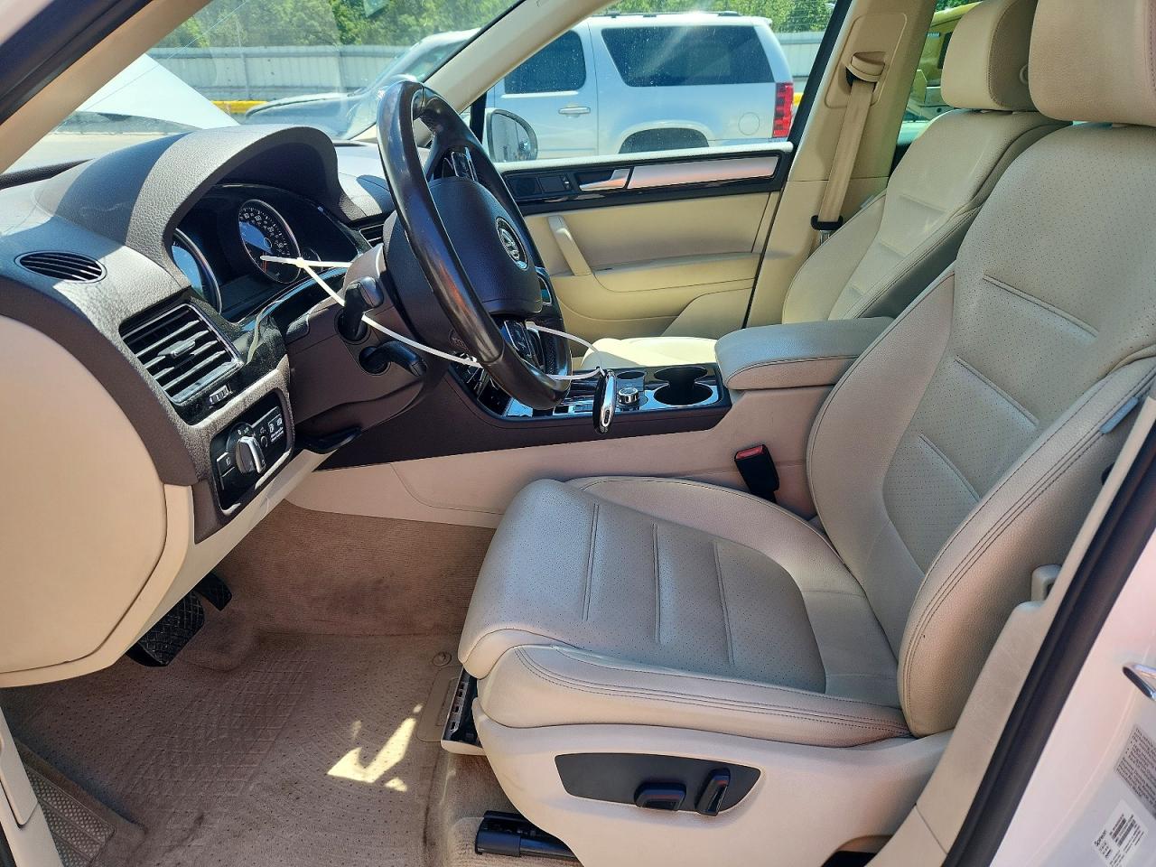 2012 VOLKSWAGEN TOUAREG V6 TDI photo 13