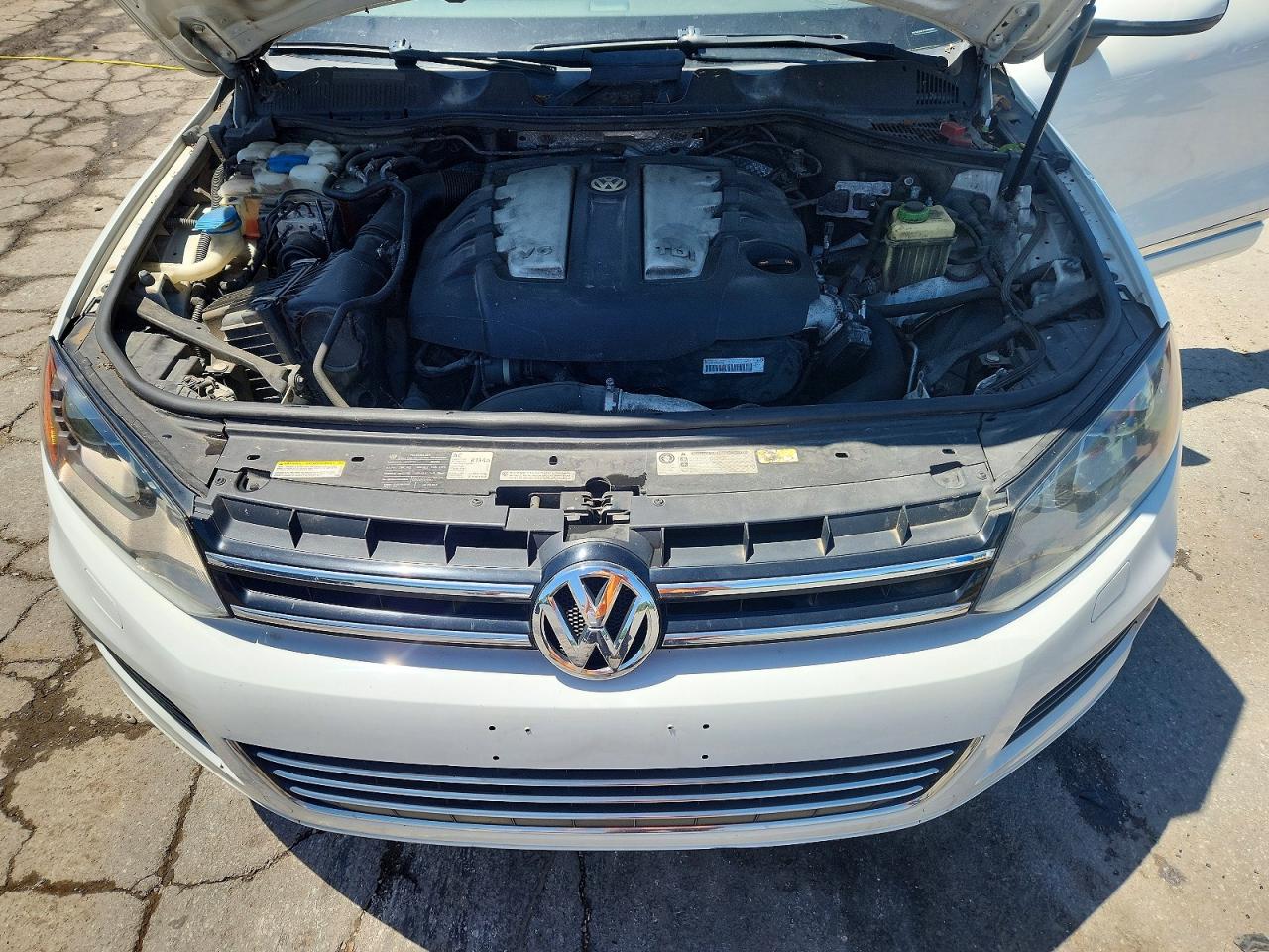 2012 VOLKSWAGEN TOUAREG V6 TDI photo 23