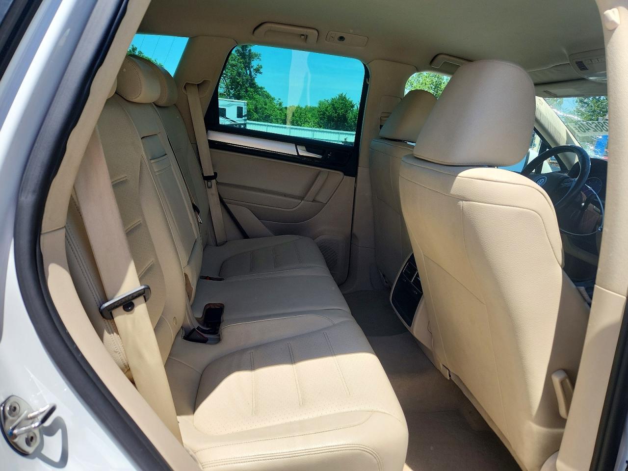 2012 VOLKSWAGEN TOUAREG V6 TDI photo 21