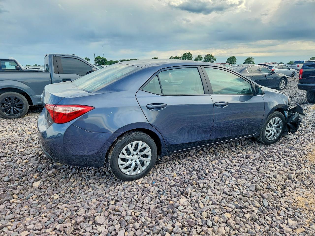 2018 TOYOTA COROLLA LE photo 7