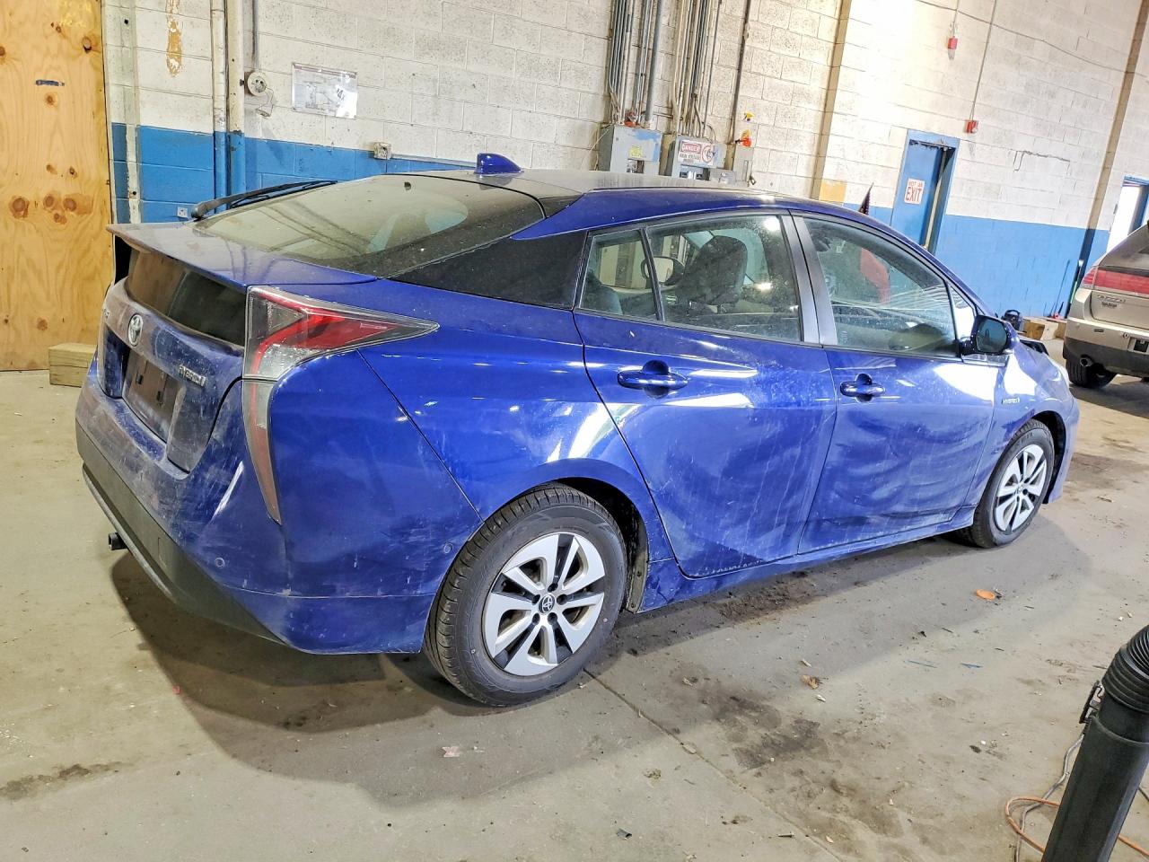 2017 TOYOTA PRIUS FOUR photo 3