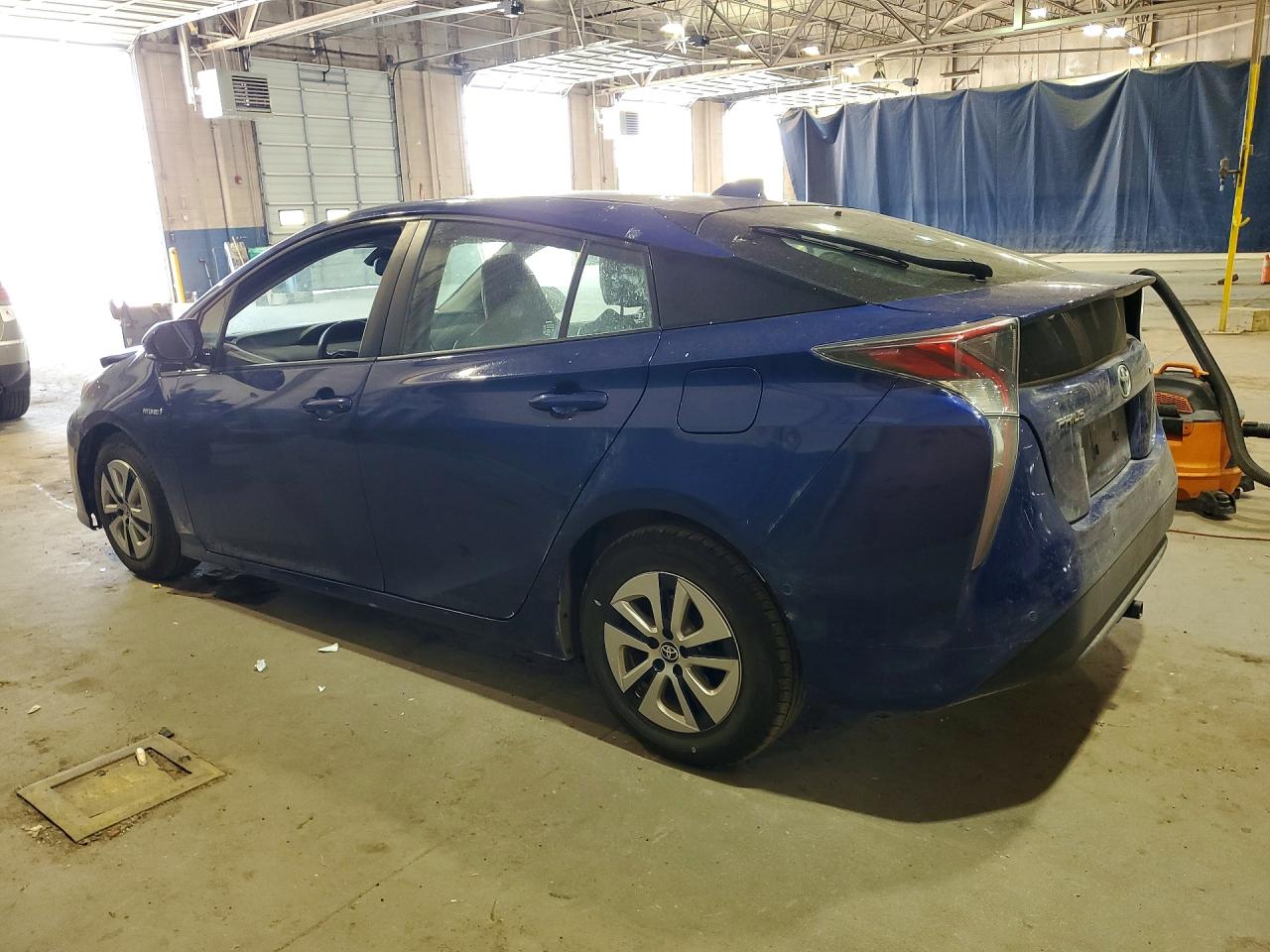 2017 TOYOTA PRIUS FOUR photo 2