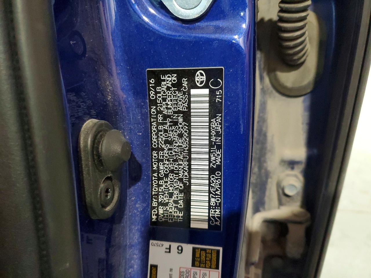 2017 TOYOTA PRIUS FOUR photo 12