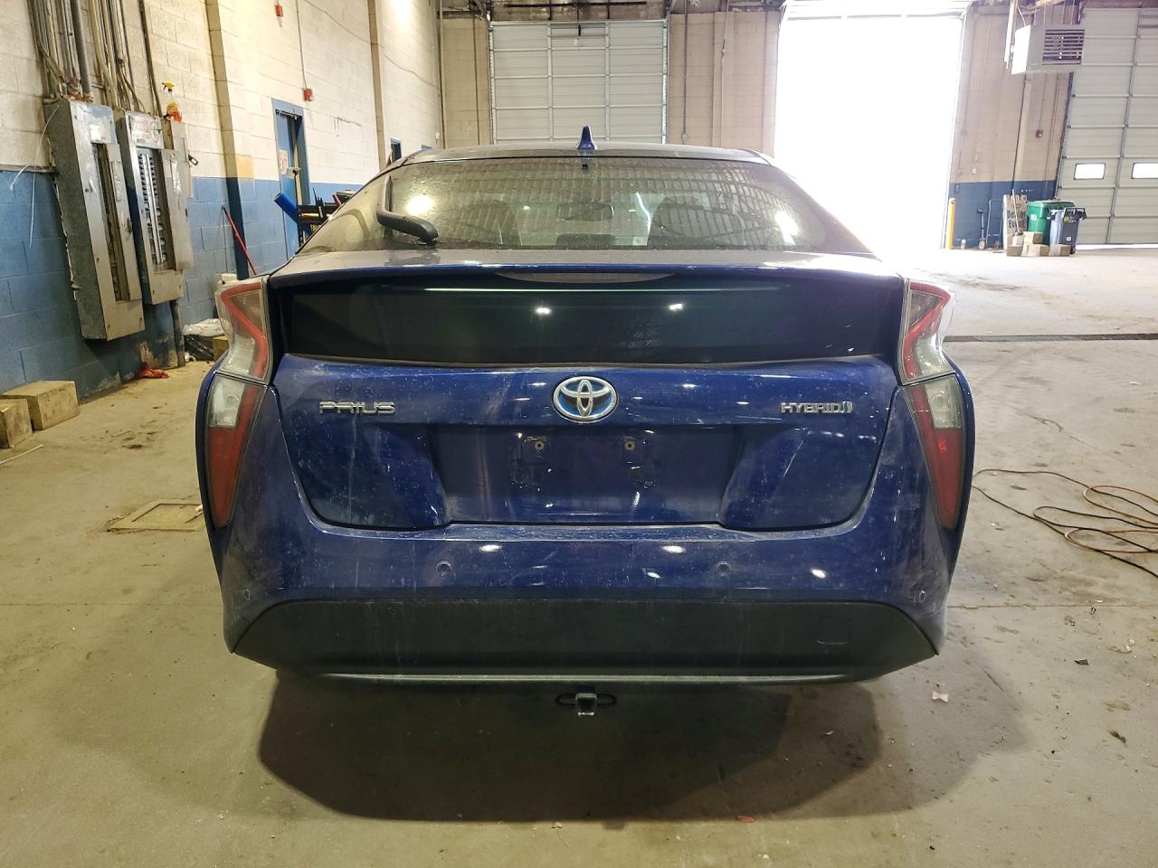 2017 TOYOTA PRIUS FOUR photo 6