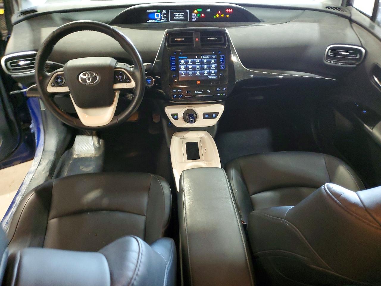 2017 TOYOTA PRIUS FOUR photo 8