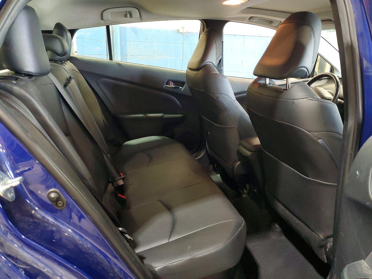 2017 TOYOTA PRIUS FOUR photo 10