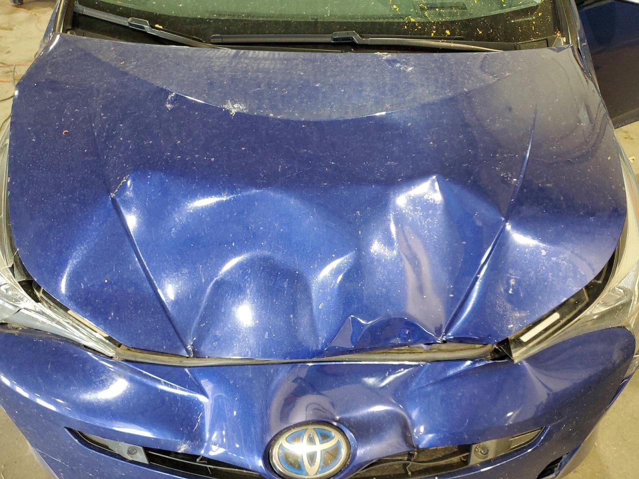 2017 TOYOTA PRIUS FOUR photo 11