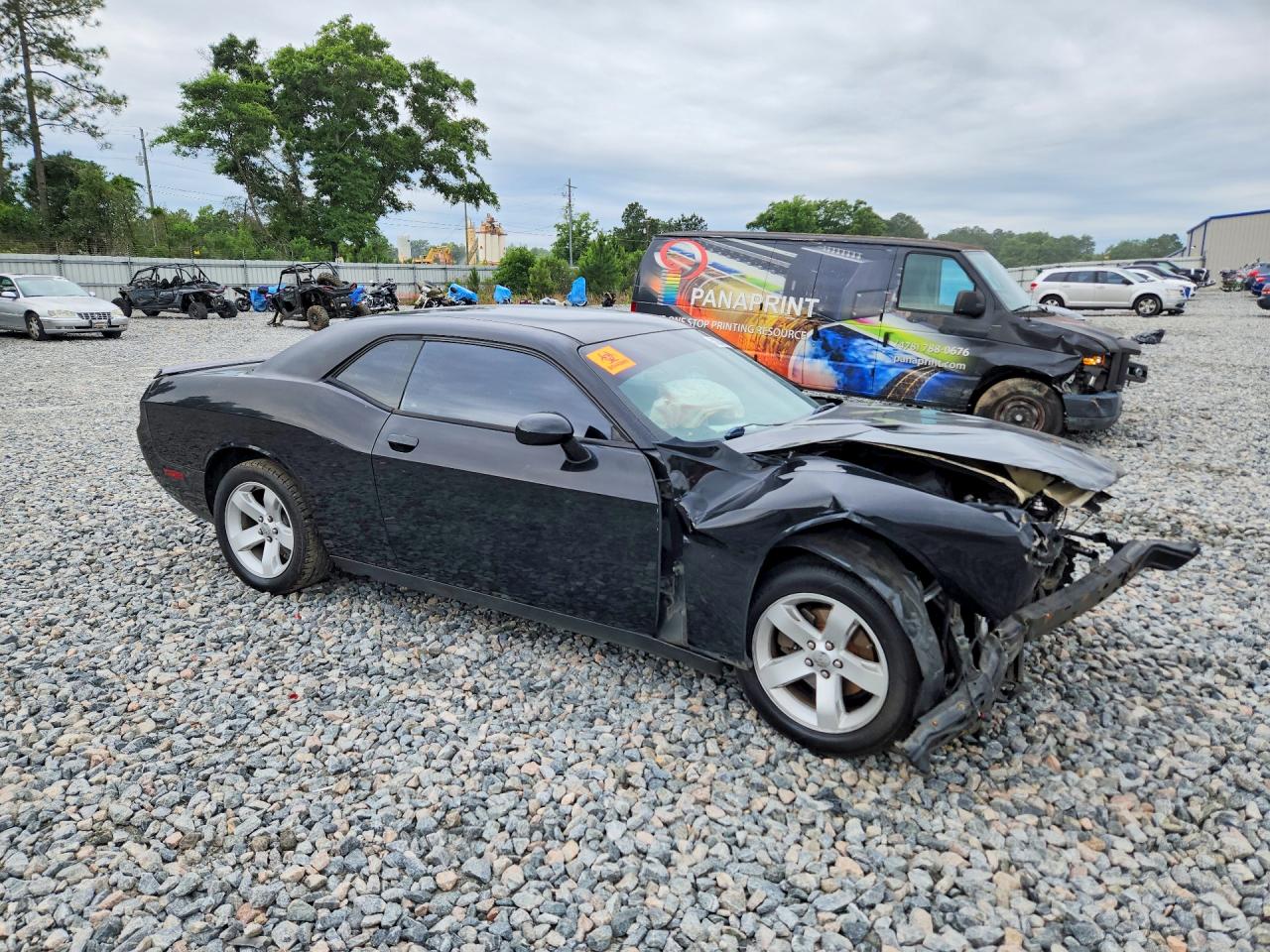 2013 DODGE CHALLENGER SXT photo 4