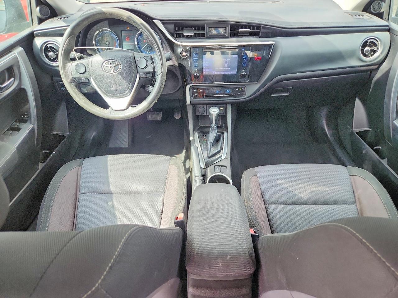 2018 TOYOTA COROLLA LE photo 8